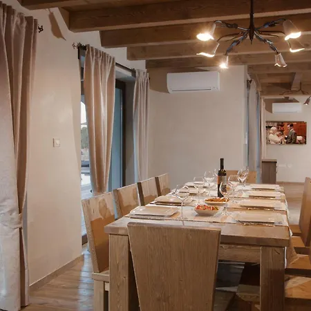 Monaco For 10 People In Istria With 65 M2 Private Pool, Large Garden & ヴィラ