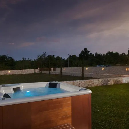 Monaco For 10 People In Istria With 65 M2 Private Pool, Large Garden & ヴィラ *